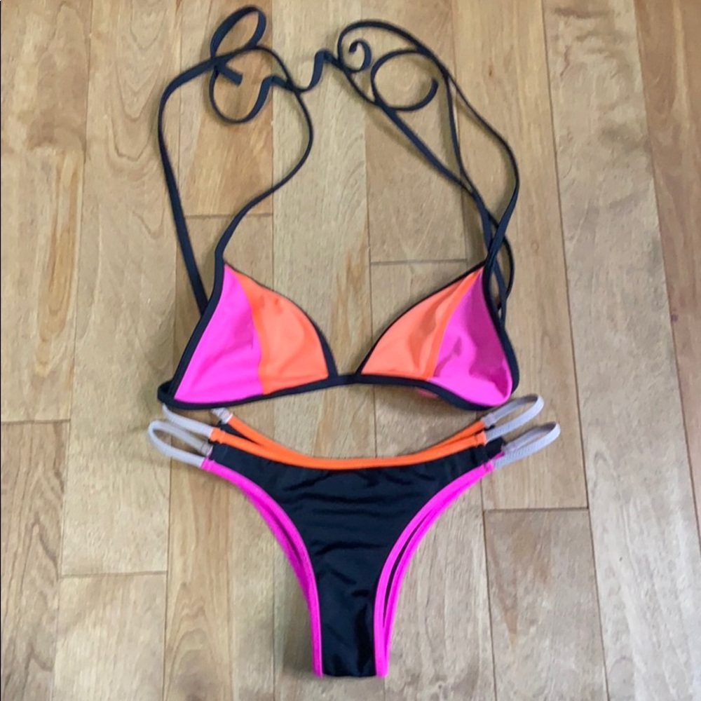 Victoria’s Secret / Pink Bikini